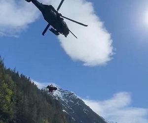 Przygniótł go 300-kilogramowy głaz i żyje! Zobacz zdjęcia z akcji ratunkowej