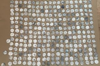 Wygrzebali z ziemi cenne monety. Grozi im więzienie