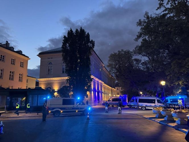 Uniwersytet Warszawski w żałobie. Przed budynkiem wystawiono zdjęcie zabitej 53-latki