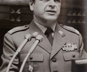 Generał Czesław Kiszczak ma skromny grób