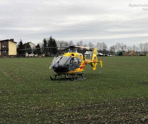 Motocyklista zderzył się z autem dostawczym. Zabrał go śmigłowiec LPR