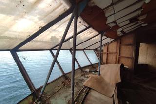 Statek UFO stoi przy nabrzeżu Pogorii i niszczeje