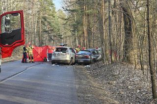 Wypadek w Jaworznie w Seacie zginęła matka, 2 letnie dziecko przeżyło.
