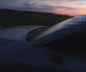 Kładziesz się na ziemię!. Tak policja zatrzymała pirata drogowego [WIDEO]