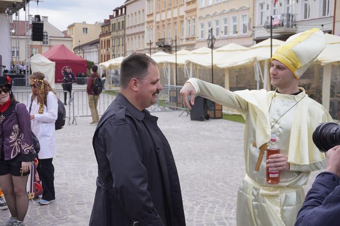 Rzeszowskie Juwenalia rozpoczęte. Barwny korowód przeszedł przez miasto