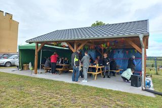 Postawili majowe drzewko. Impreza integracyjna w Henrykowie koło Leszna