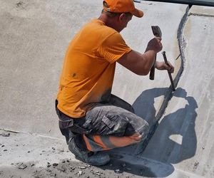Czy nowa metoda się sprawdzi? Zakończono pierwsze prace naprawcze na Skateplazie w Lesznie