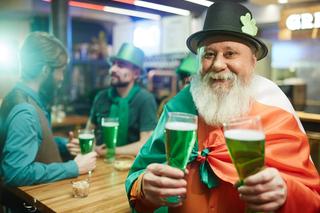 Dzień Świętego Patryka 2024. Czterolistna koniczyna i garniec złota. Skąd wzięły się te magiczne przesądy?