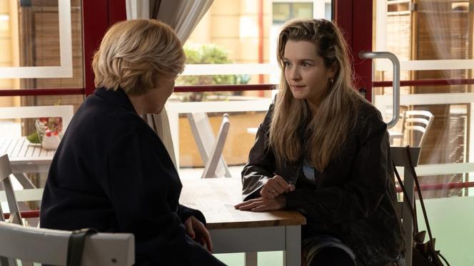 Na Wspólnej odc. 3848. Danka Zimińska (Lucyna Malec), Kasia (Julia Chatys)