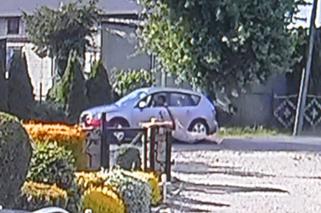 Ciągnął pana Romana za autem przez kilometr! Policja zatrzymała kierowce mazdy