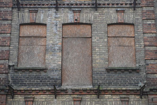 Opuszczona zabytkowa kamienica przy ul. Sienkiewicza w Białymstoku