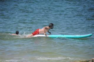 Olivier Janiak jak David Hasselhoff na plaży nad Bałtykiem