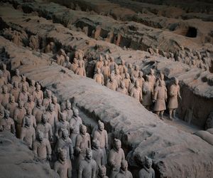 Turysta dał susa i zniszczył słynny zabytek! Szokujące nagranie