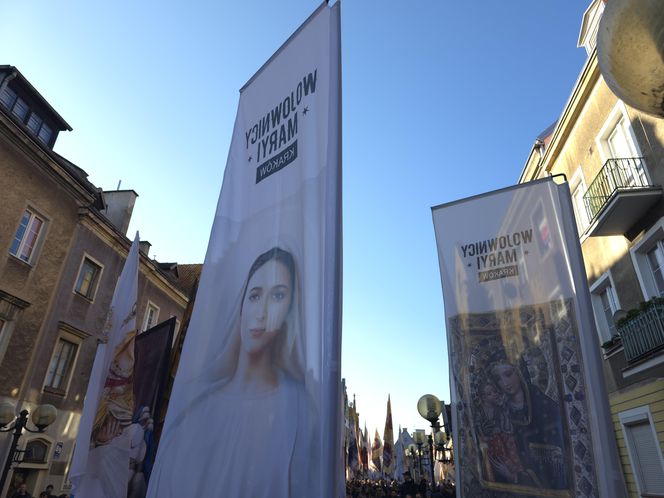 Procesja rożańcowa ulicami Olsztyna. Wojownicy Maryi