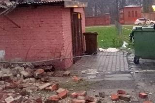 Katastrofa budowlana na Woli. Runął ceglany mur 