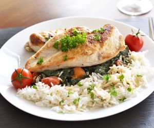 Dieta przy refluksie - zasady. Co można jeść, a czego nie w chorobie refluksowej?