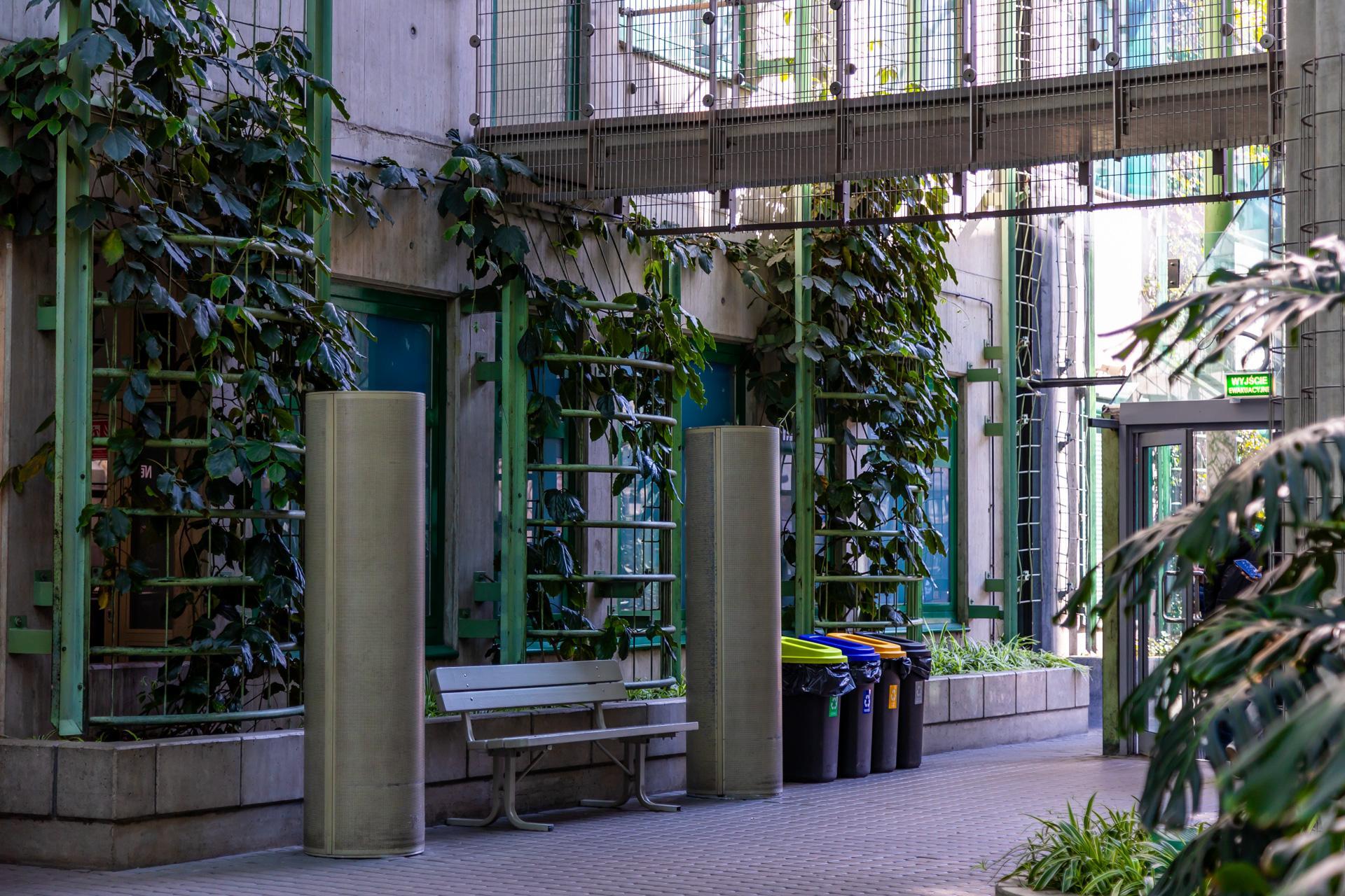 Biblioteka Uniwersytecka w Warszawie - zdjęcia. Zobacz postmodernistyczną ikonę, którą kiedyś uznawano za kicz