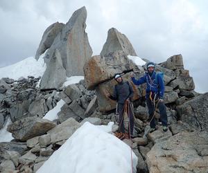 Andrzej Ficek, Roman Forysiak i Szymon Podosek z Klubu Wysokogórskiego w Bielsku-Białej, pokonali klasyczną drogę na szczyt Petit Dru w masywie Mont Blanc