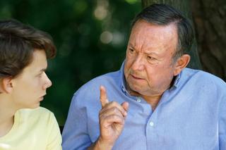 Barwy szczęścia odc. 1947. Zdzisio (Zbigniew Buczkowski), Filip Lisicki (Kuba Dyniewicz)
