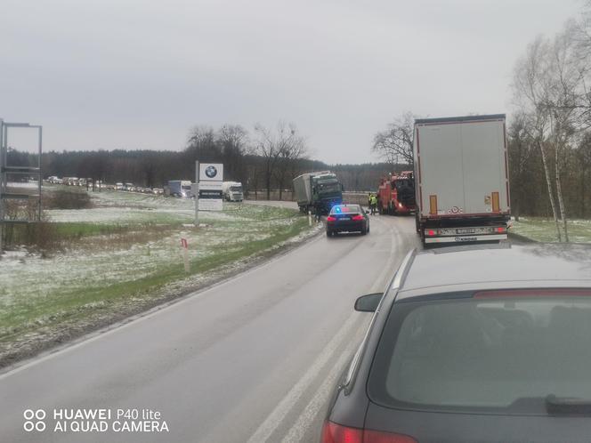 Trudne warunki na drogach w Podlaskiem. Możliwe opady marznące