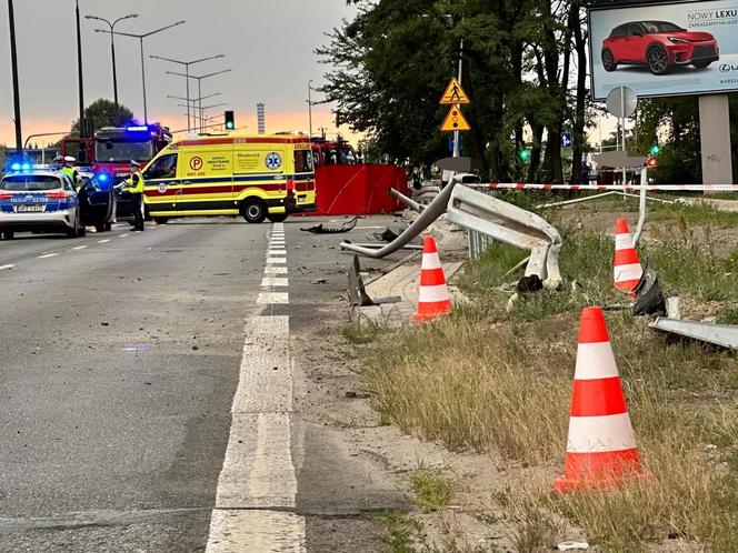 Tragedia w Piastowie. Dachowała samochodem, nie żyje