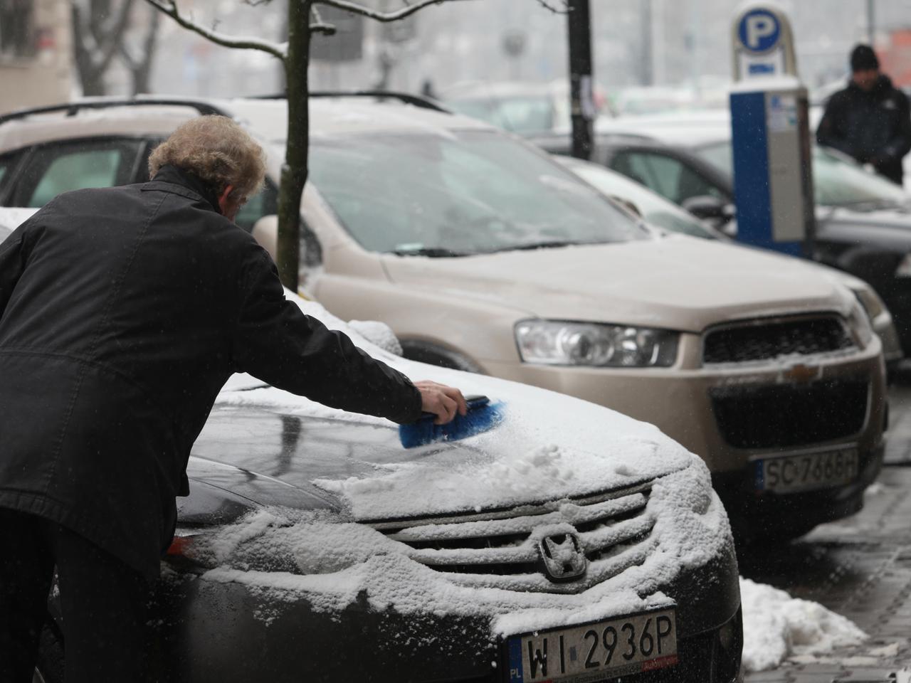 Gigantyczny mandat za nieodśnieżone auto! Nie uwierzysz, ile możesz zapłacić