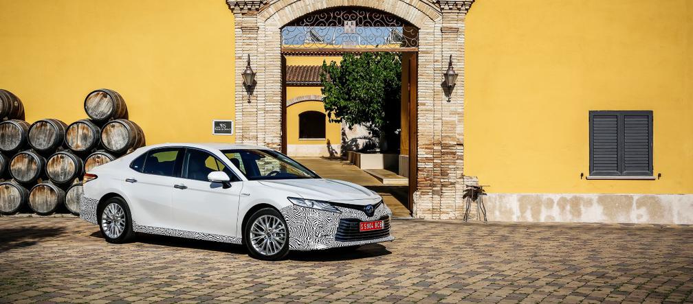 Hybrydowa Toyota Camry 2019