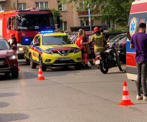 Kolejny wypadek motocyklisty w stolicy. Kierowca jednośladu wymusił pierwszeństwo