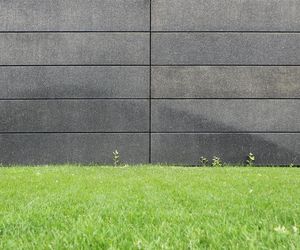 Betonowe ogrodzenie może być nowoczesne lub tradycyjne