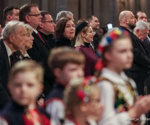 Marta Nawrocka w katedrze Notre Dame w Paryżu