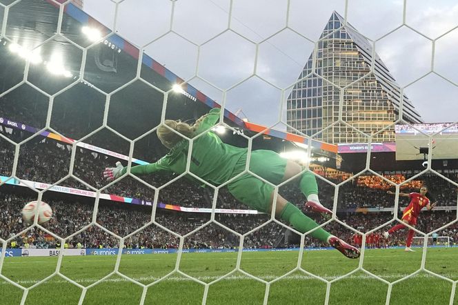 Hannah Hampton - angielska królowa karnychHannah Hampton - angielska królowa karnych