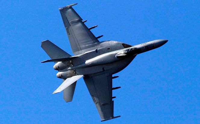 Samoloty  F-15, F/A 18