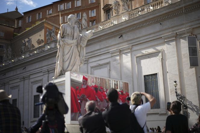 Z OSTATNIEJ CHWILI: Rozpoczęło się konklawe 2025 – kardynałowie złożyli przysięgę w Kaplicy Sykstyńskiej