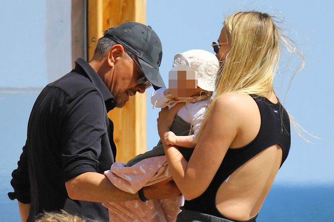 Krzysztof Ibisz je żonie z ręki