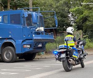 Policja zabezpiecza mecz GKS Katowice - Radomiak Radom