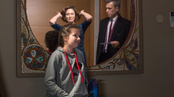 Na dobre i na złe odcinek 694, Kasia (Ilona Ostrowska), Matylda (Amelia Czaja), Falkowicz (Michał Żebrowski)