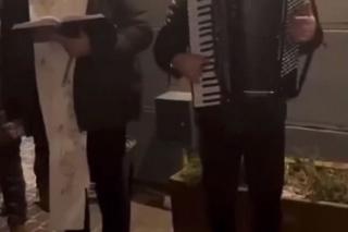 Chrzest Maybacha na Podlasiu. Ksiądz majtał kropidłem jak szalony