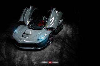 Ferrari LaFerrari na kołach Vossen