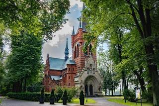 Zabytkowy kościół parafialny w Porębie Radlnej