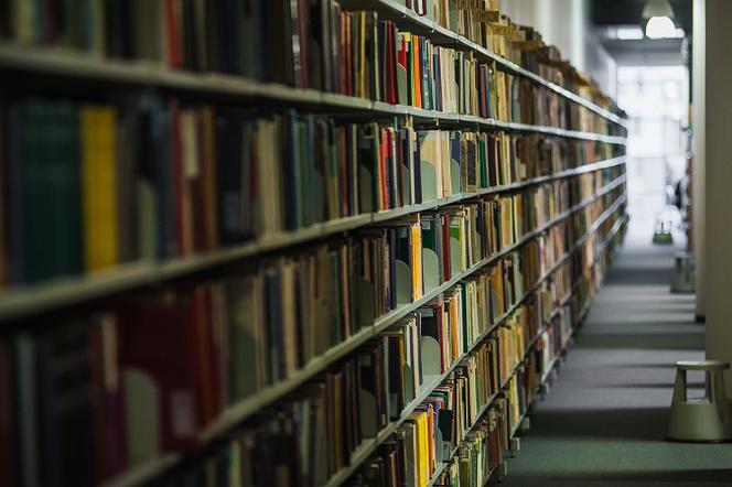 Uczeń stracił oko w szkole. Niebezpieczna przeróbka biblioteki