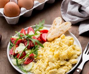 Smakowite pomysły na rozgrzewające śniadania. Idealne na jesienne poranki!