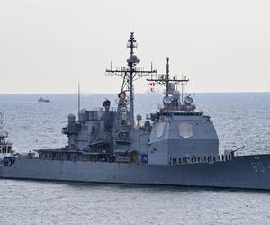 Amerykański krążownik rakietowy typu Ticonderoga USS Normandy wpłynął do portu w Gdyni