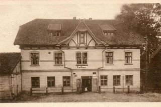 Ta wieś na Mazurach latem przyciąga tłumy. Była schronieniem dla pruskiego księcia przed dżumą