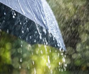 Na słoneczne dni nie ma co liczyć. Parasol się przyda!