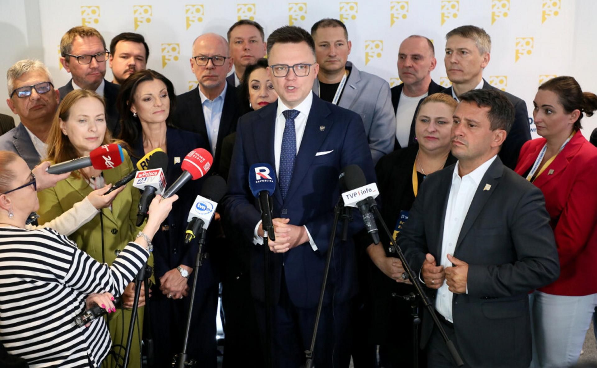 Partia Szymona Hołowni się sypie!?! Posłowie mają rozmawiać o opuszczeniu Polski 205…