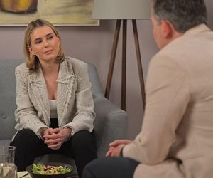 Pierwsza miłość: Wenerski rozwija znajomość z Elizą, matką Angeliki. Ich spotkanie przerywa mąż Elizy...