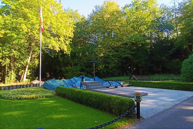 Pomnik "Tym, którzy nie powrócili z morza" po renowacji