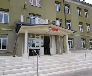 Skandal w białostockim liceum. Nauczyciel molestował uczennice, dyrektor milczał