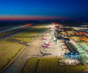Międzynarodowy Port Lotniczy Katowice w Pyrzowicach ma drogę startową o długości 3200 m