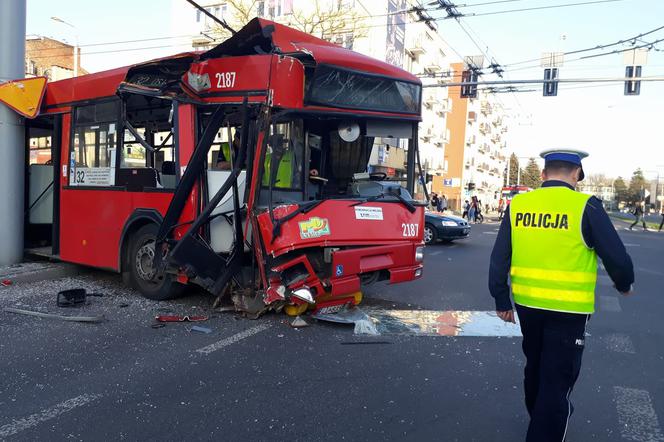 Lublin: Wypadek autobusu w centrum miasta. Są ranni i ogromne utrudnienia [AKTUALIZACJA]